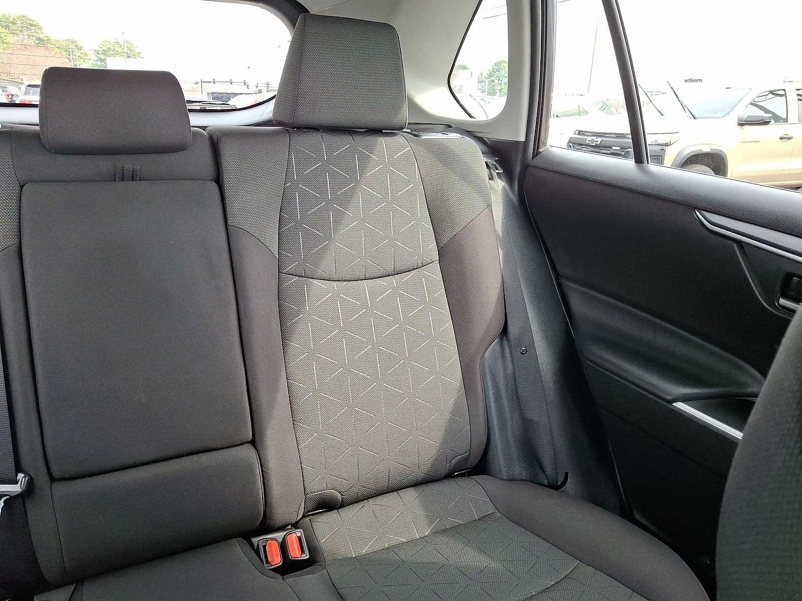 Thumbnail: 2022 Toyota RAV4 - 15