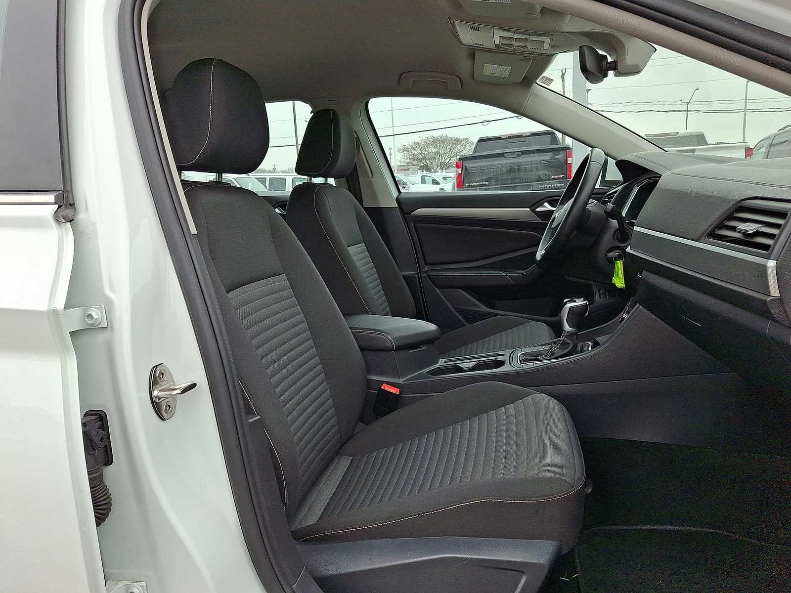 Thumbnail: 2024 Volkswagen Jetta - 30