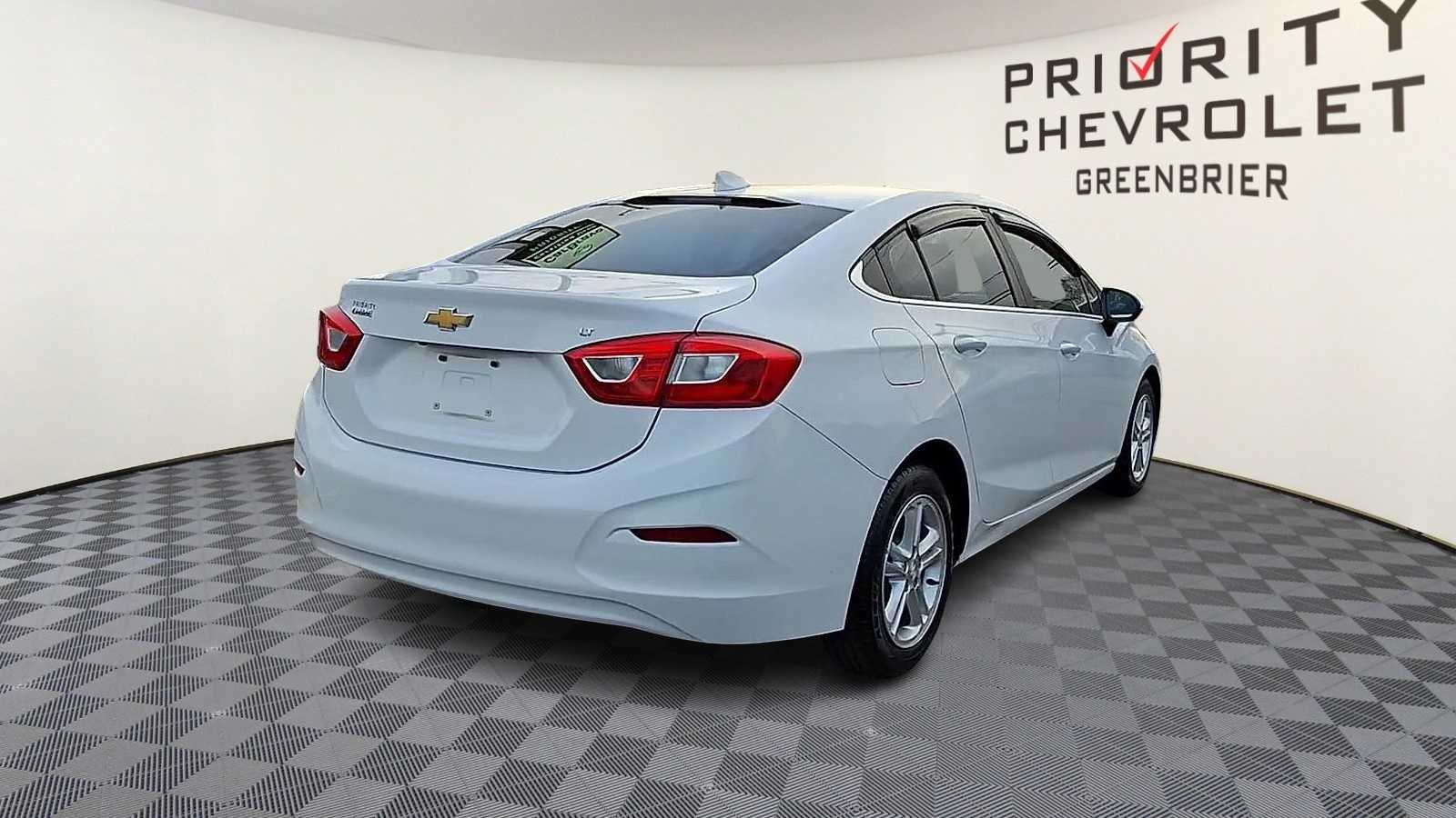 Thumbnail: 2017 Chevrolet Cruze - 8
