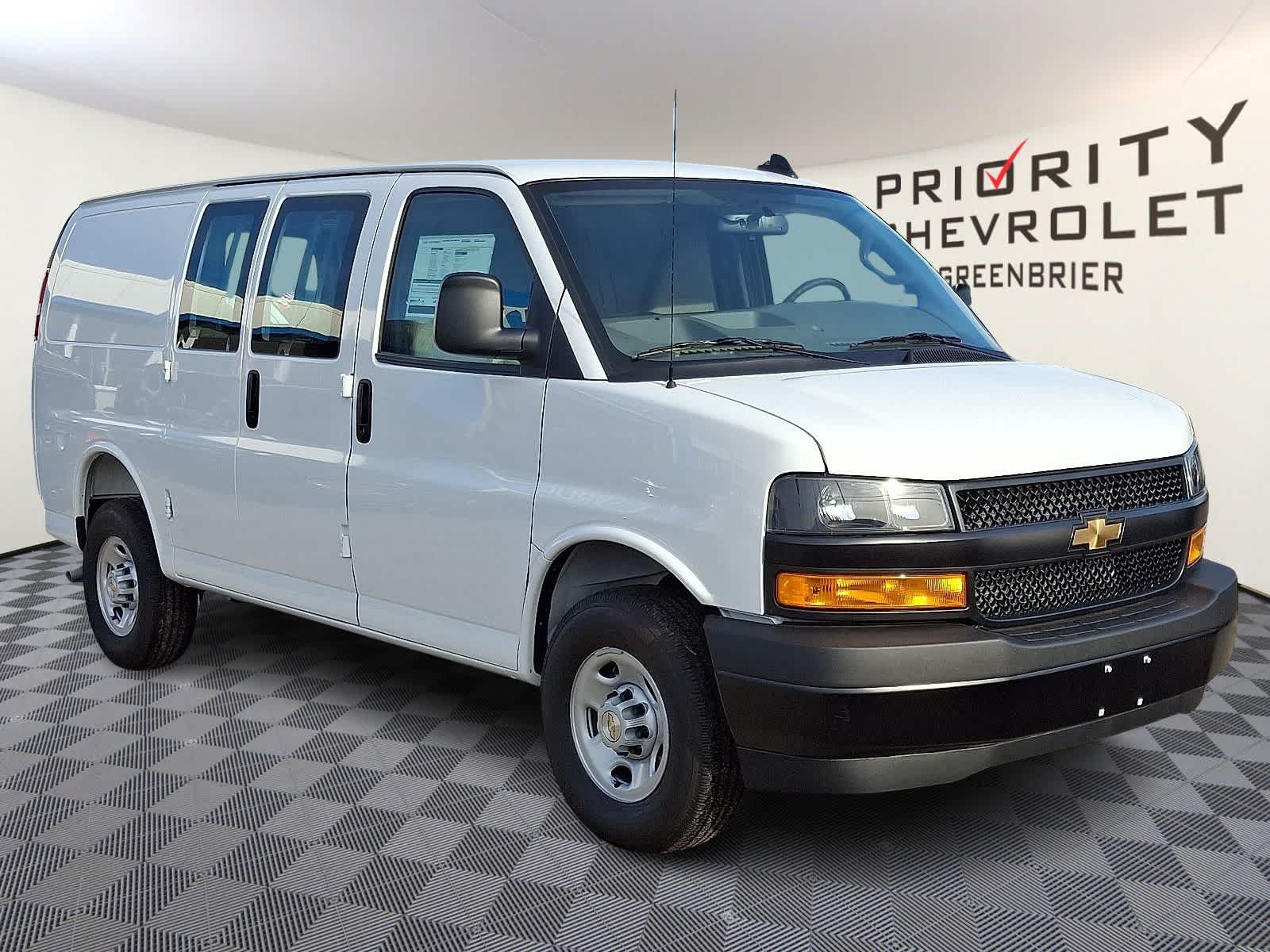 Thumbnail: 2025 Chevrolet Express - 3