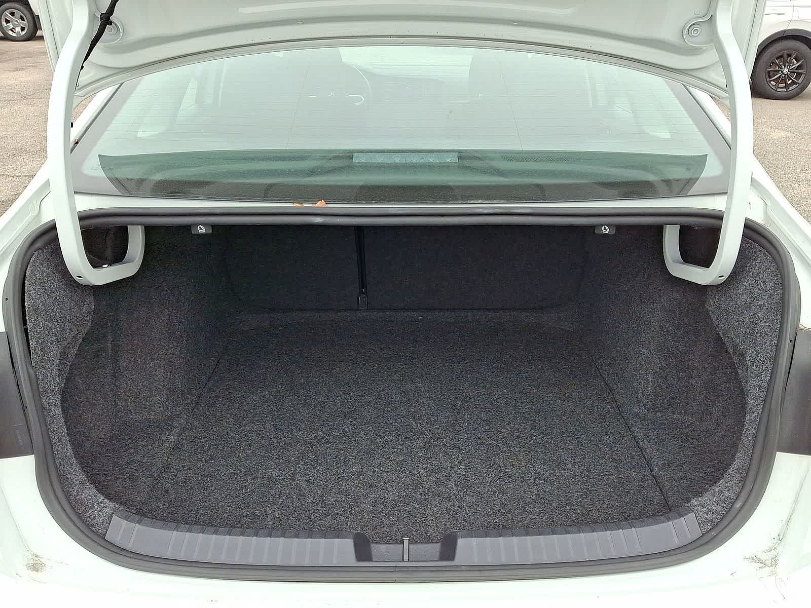 Thumbnail: 2024 Volkswagen Jetta - 28