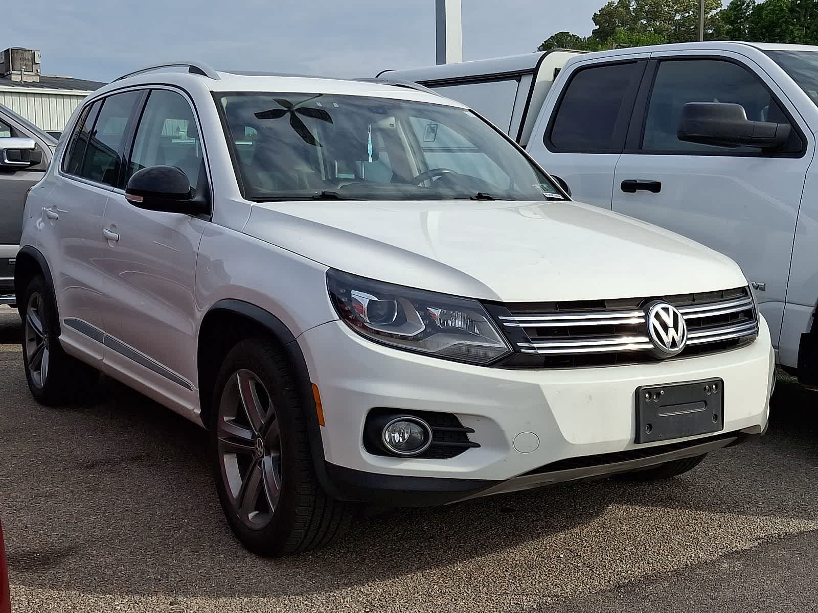 Thumbnail: 2017 Volkswagen Tiguan - 2