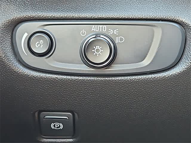 Thumbnail: 2025 Chevrolet Blazer - 18