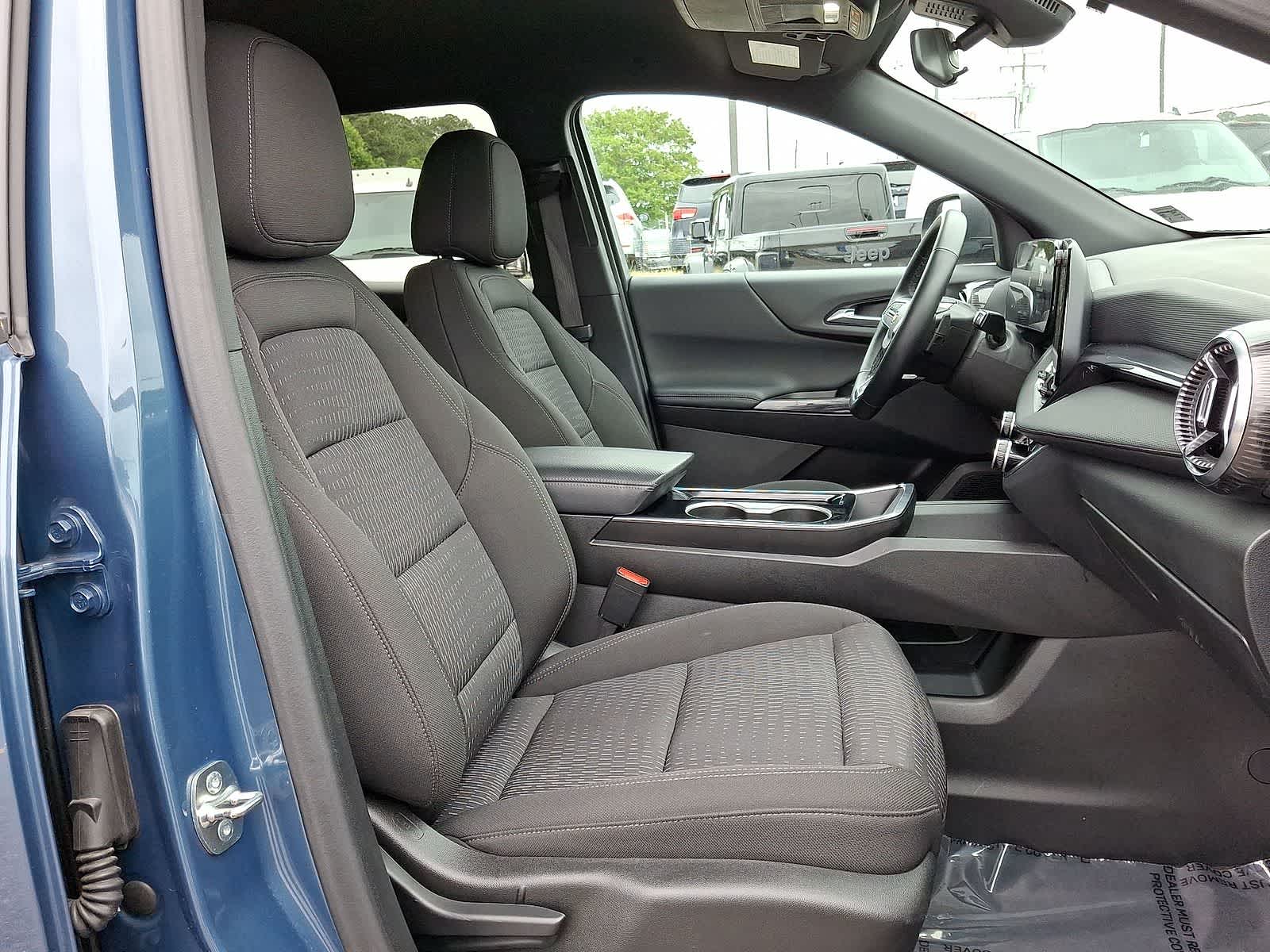 Thumbnail: 2025 Chevrolet Equinox - 33