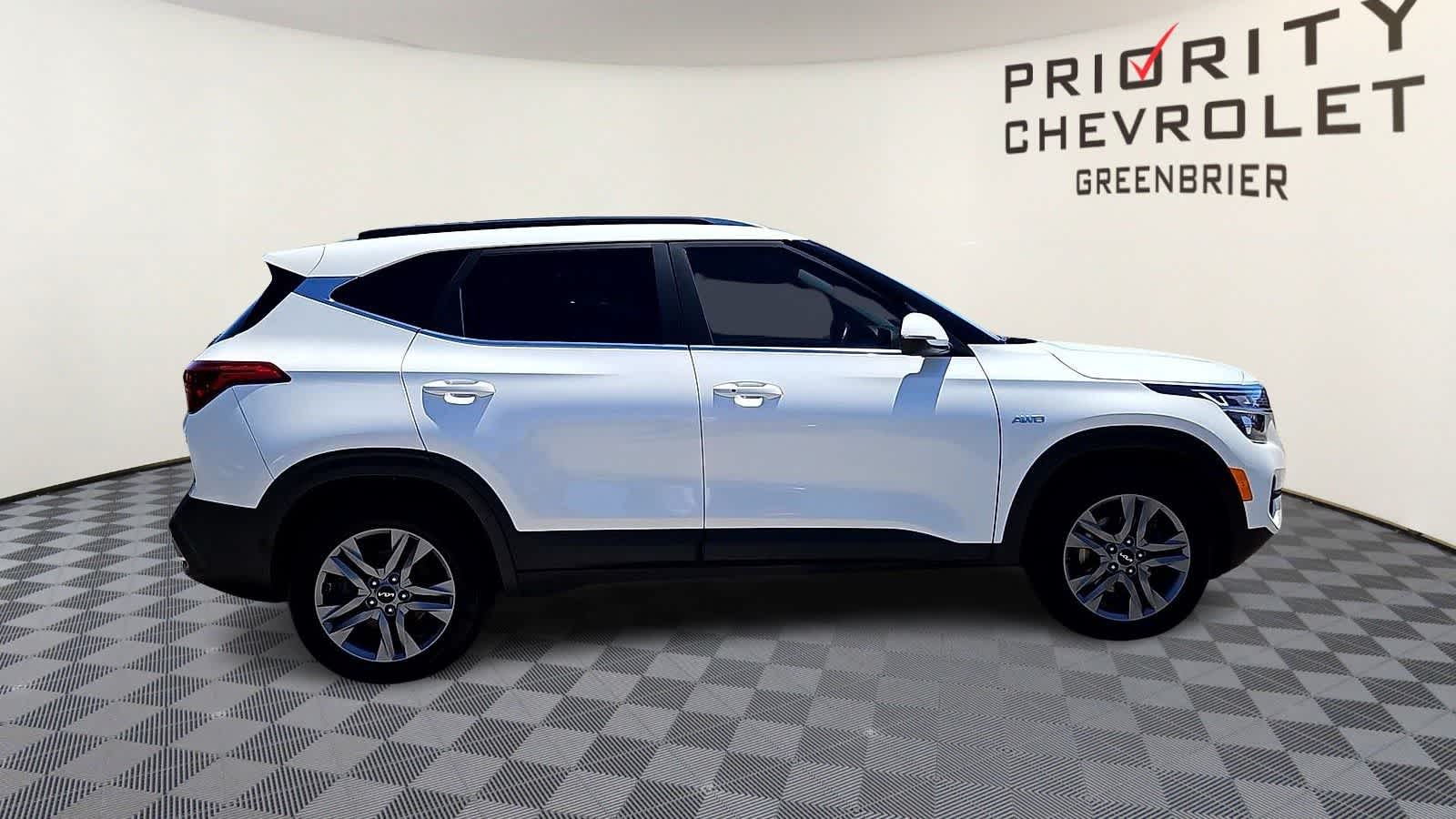 Thumbnail: 2023 Kia Seltos - 8