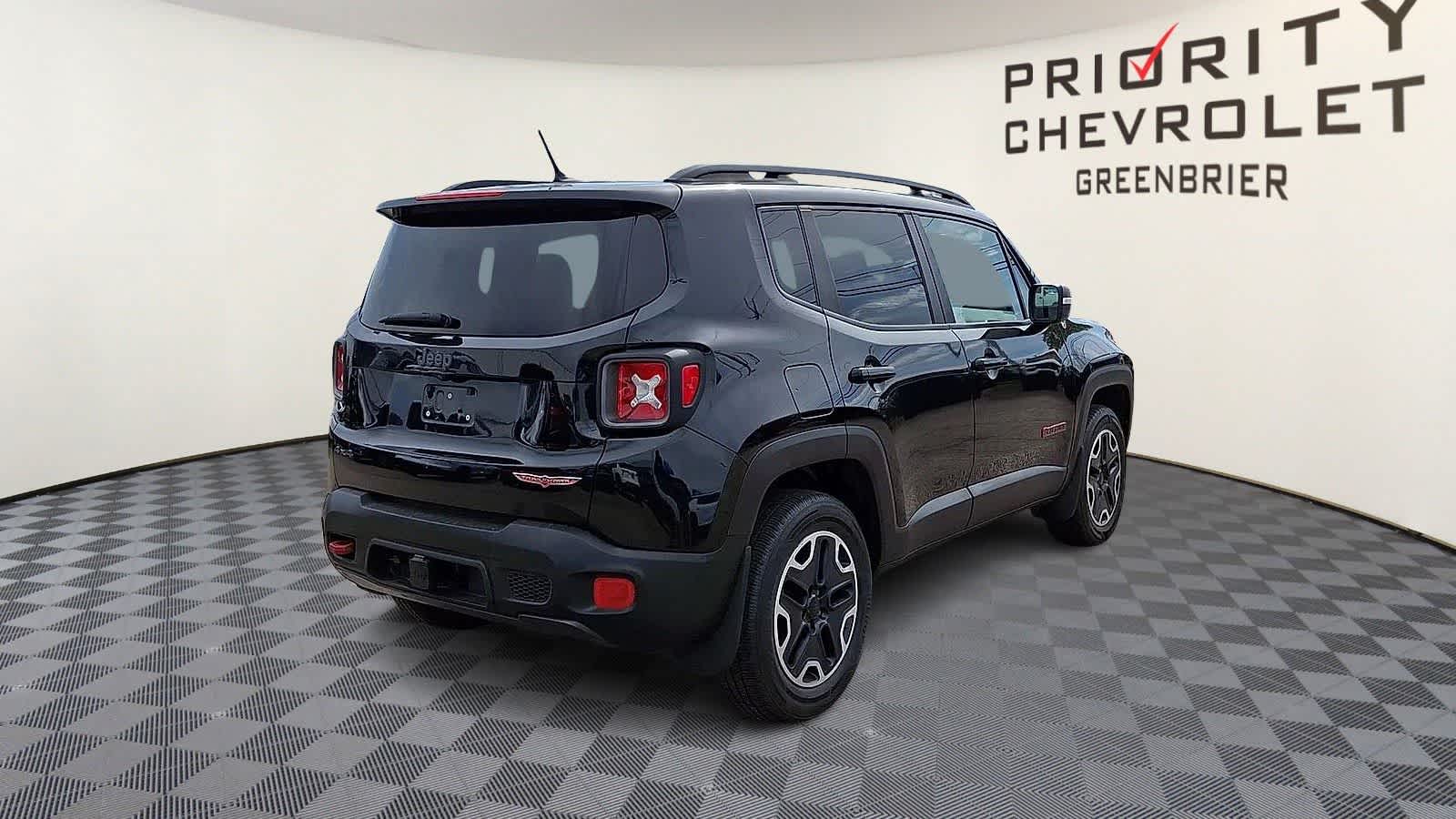 Thumbnail: 2016 Jeep Renegade - 8
