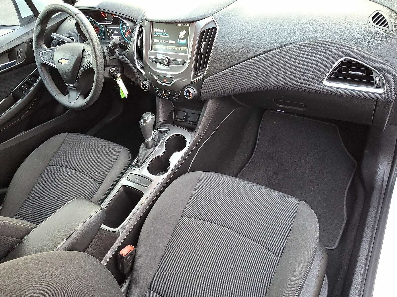 Thumbnail: 2017 Chevrolet Cruze - 31