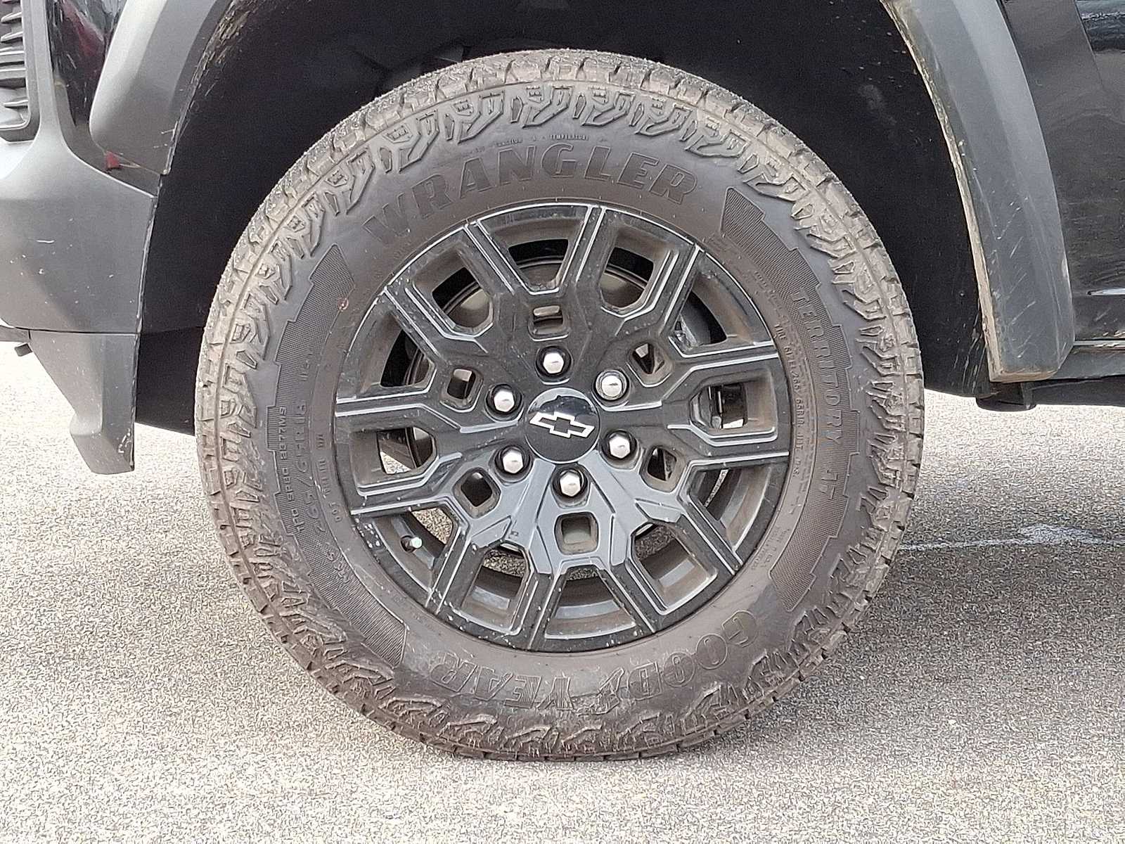 Thumbnail: 2024 Chevrolet Colorado - 37