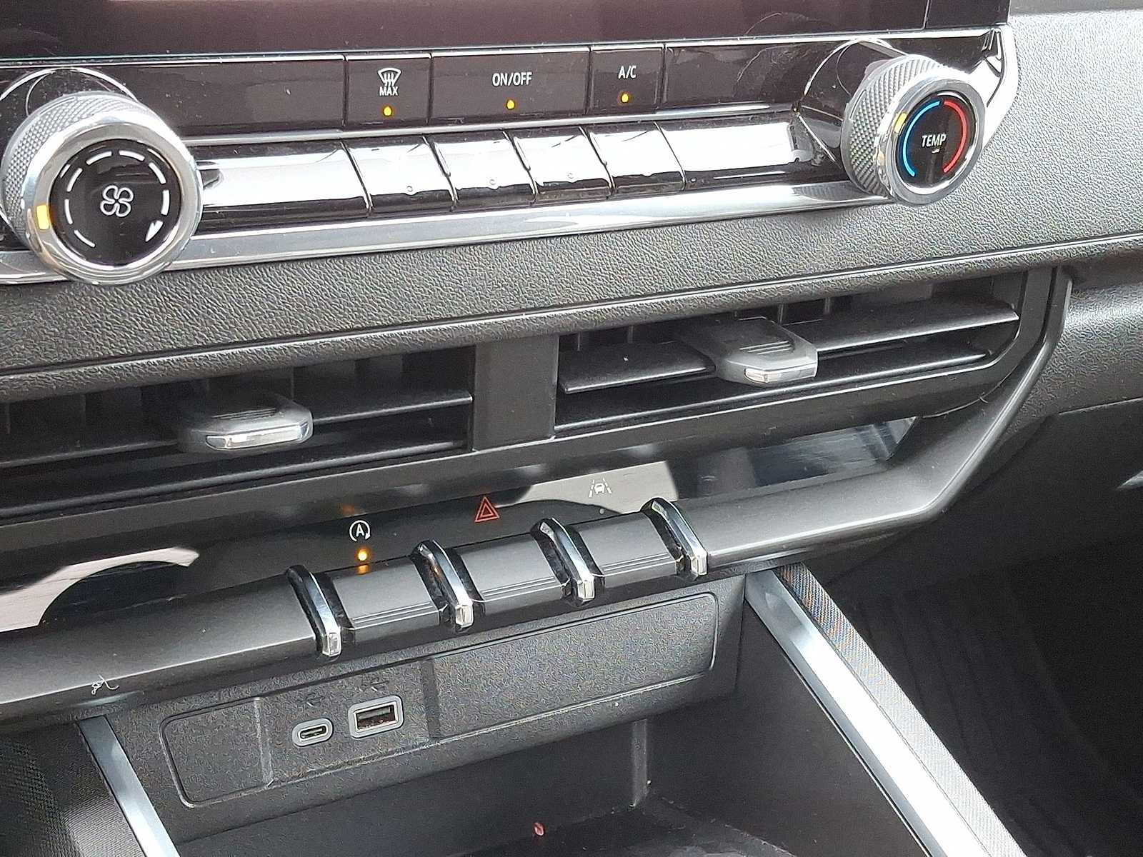 Thumbnail: 2024 Chevrolet Colorado - 23