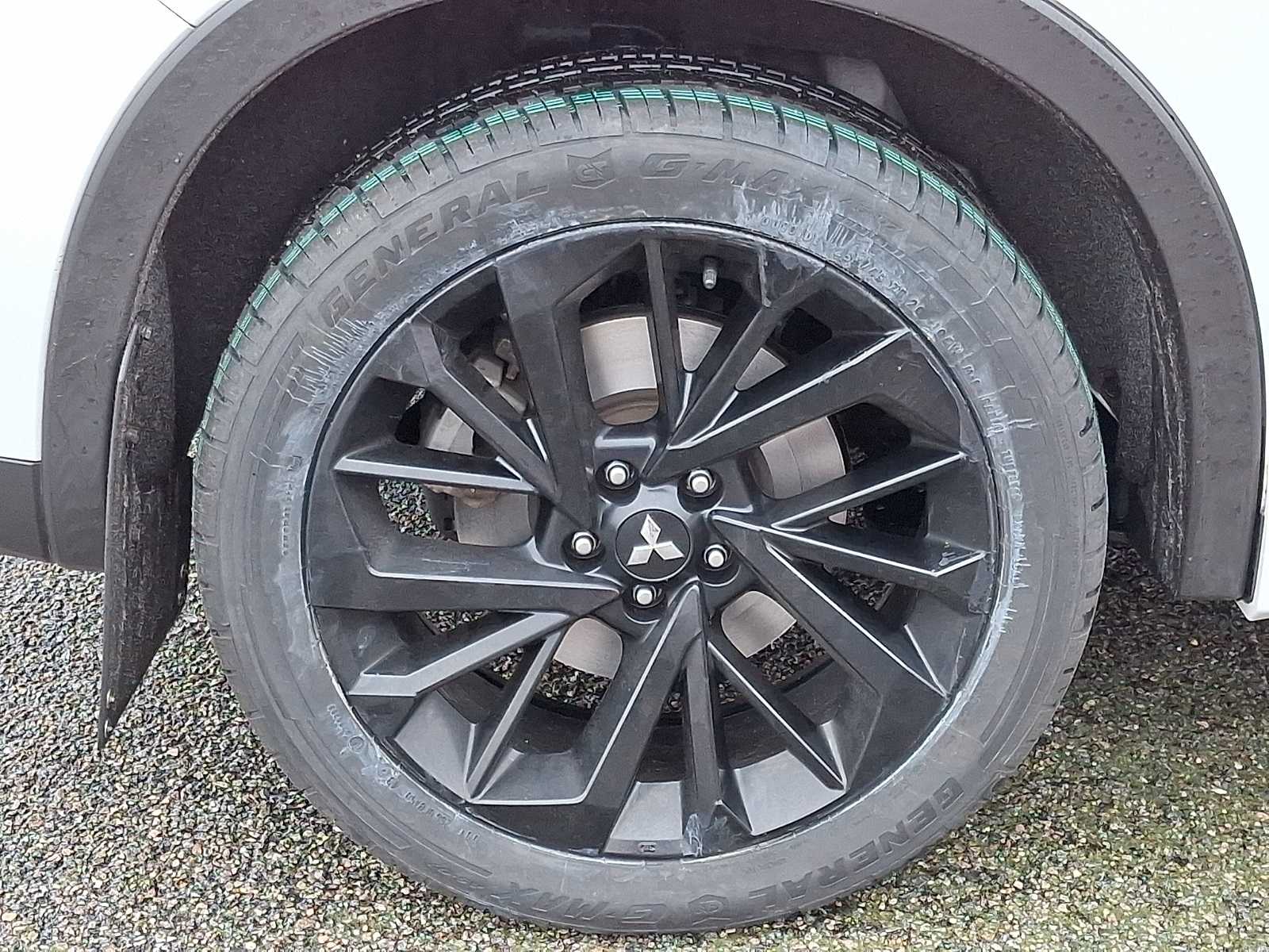 Thumbnail: 2023 Mitsubishi Outlander - 6