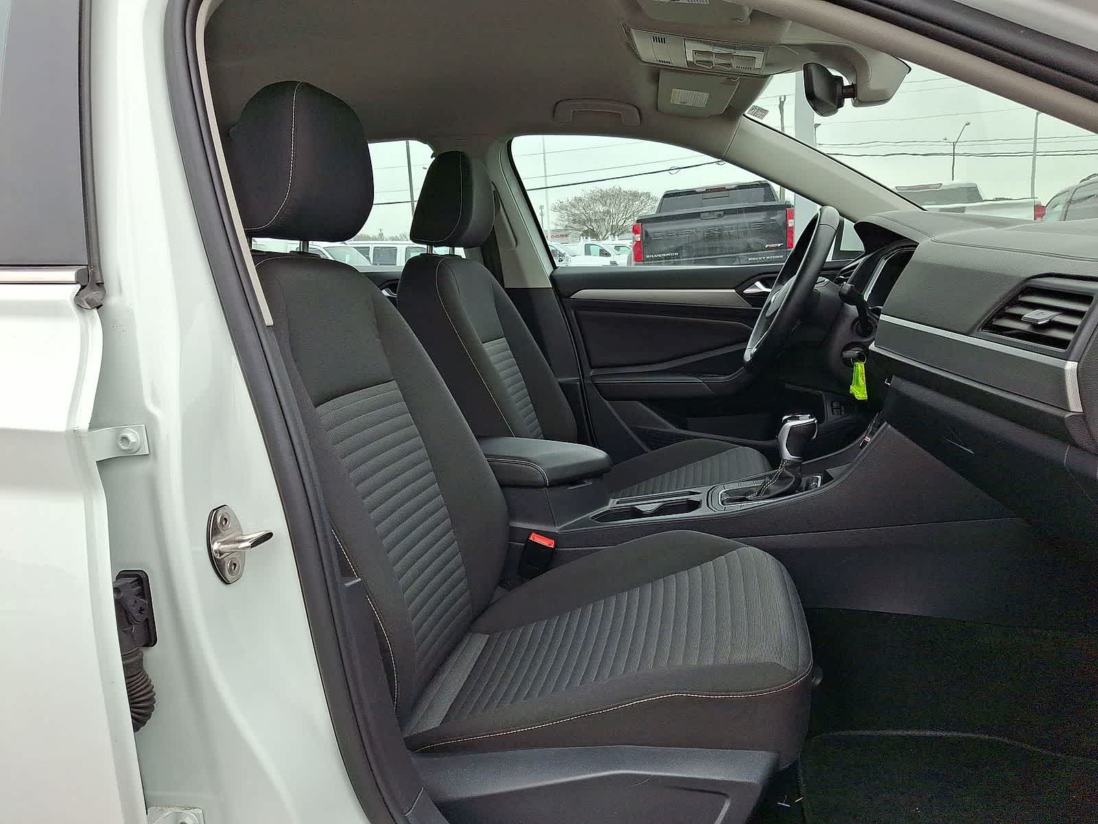 Thumbnail: 2024 Volkswagen Jetta - 30