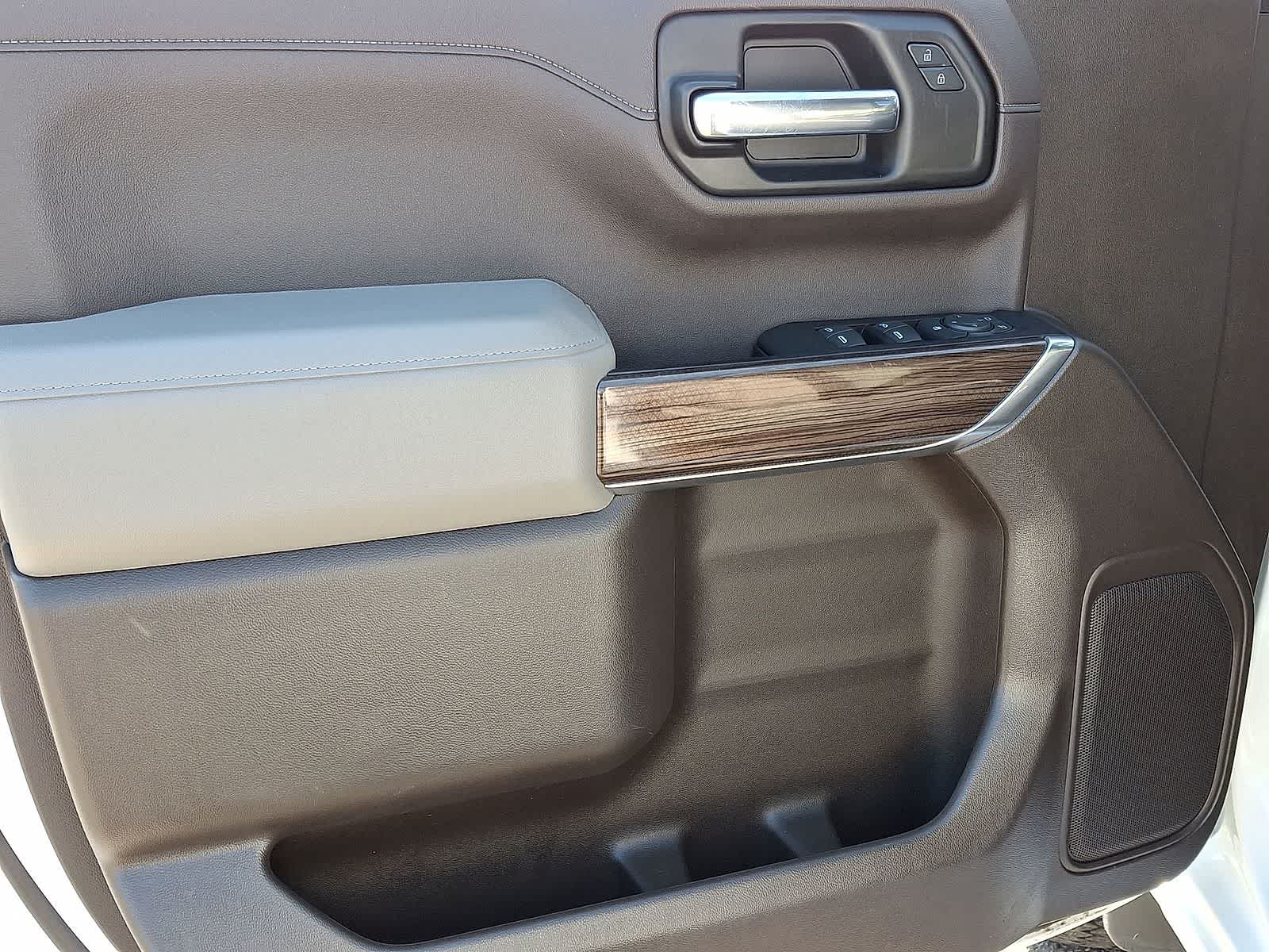 Thumbnail: 2020 Chevrolet Silverado 1500 - 26