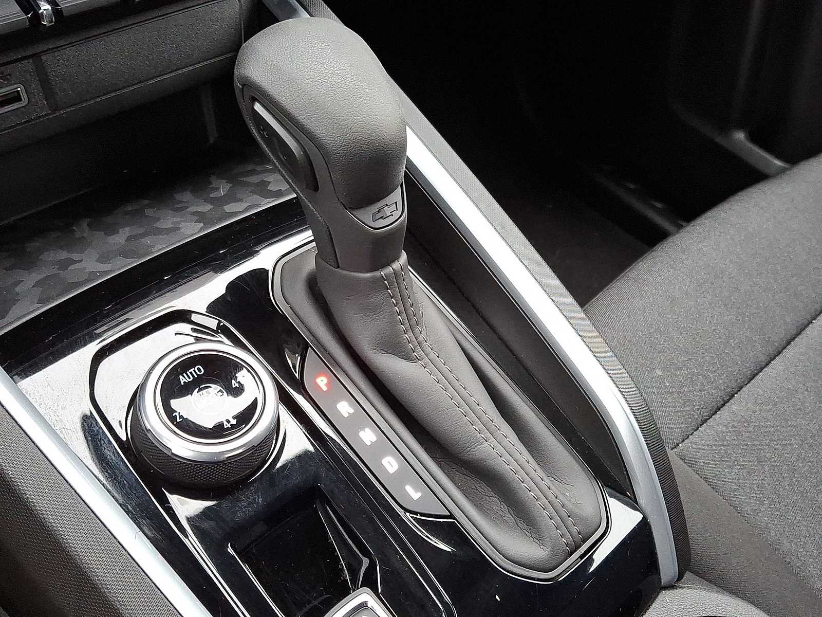 Thumbnail: 2024 Chevrolet Colorado - 21