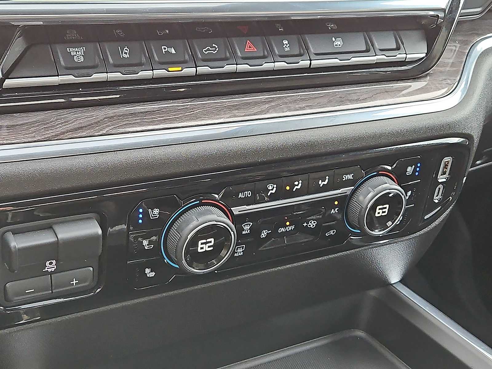 Thumbnail: 2025 Chevrolet Silverado 3500 - 24