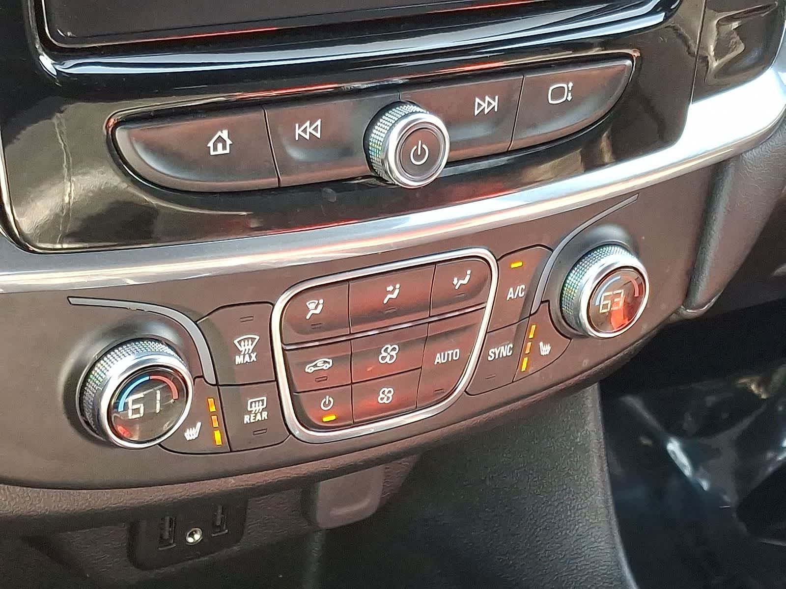 Thumbnail: 2023 Chevrolet Traverse - 23