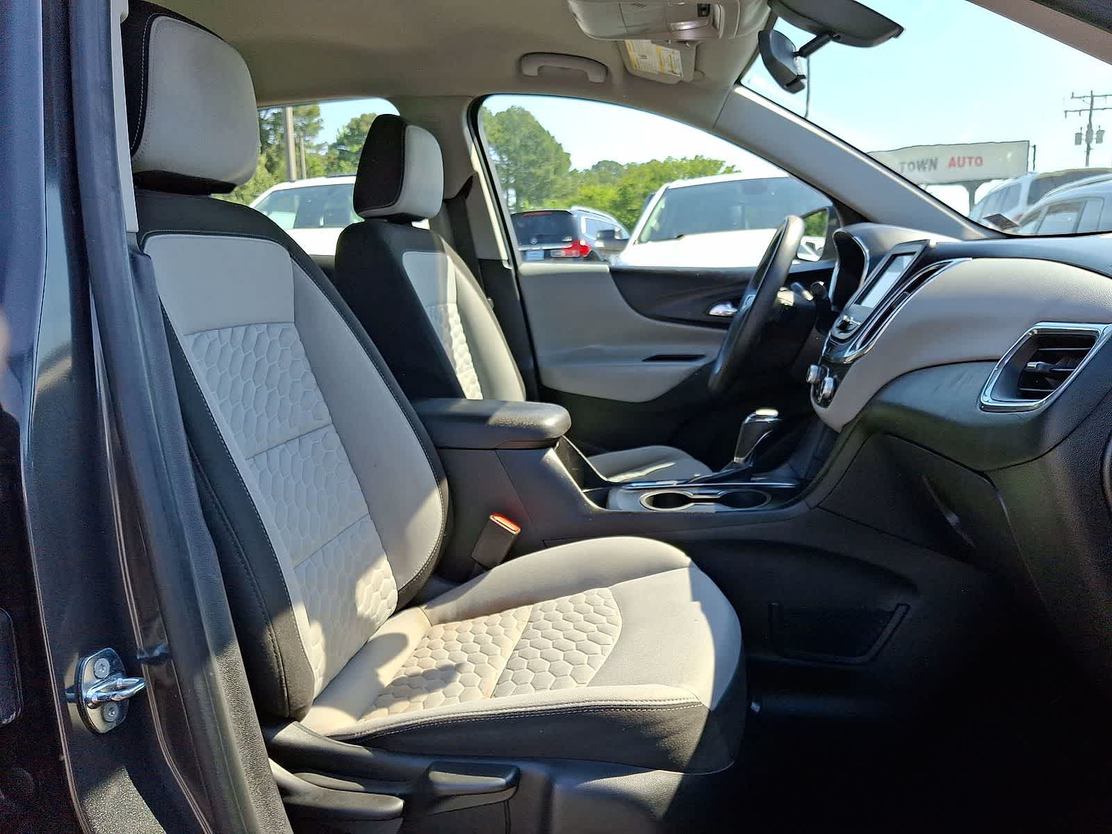Thumbnail: 2018 Chevrolet Equinox - 32