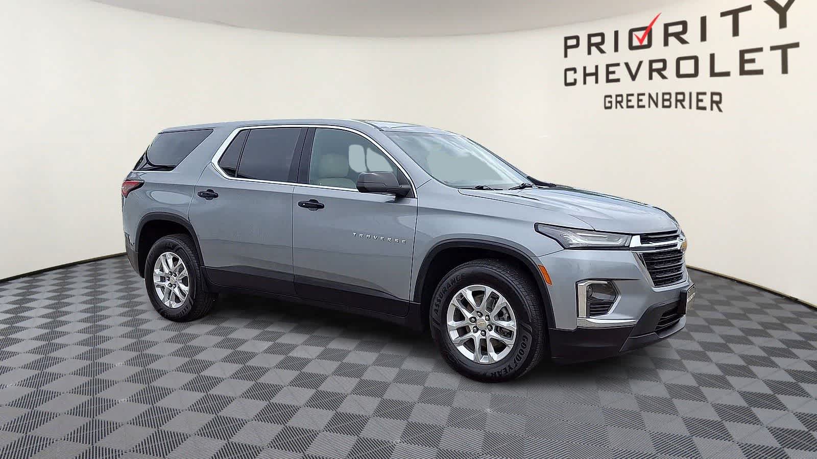 Thumbnail: 2023 Chevrolet Traverse - 2