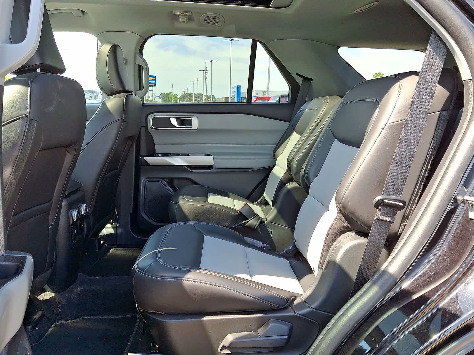 Thumbnail: 2022 Ford Explorer - 31