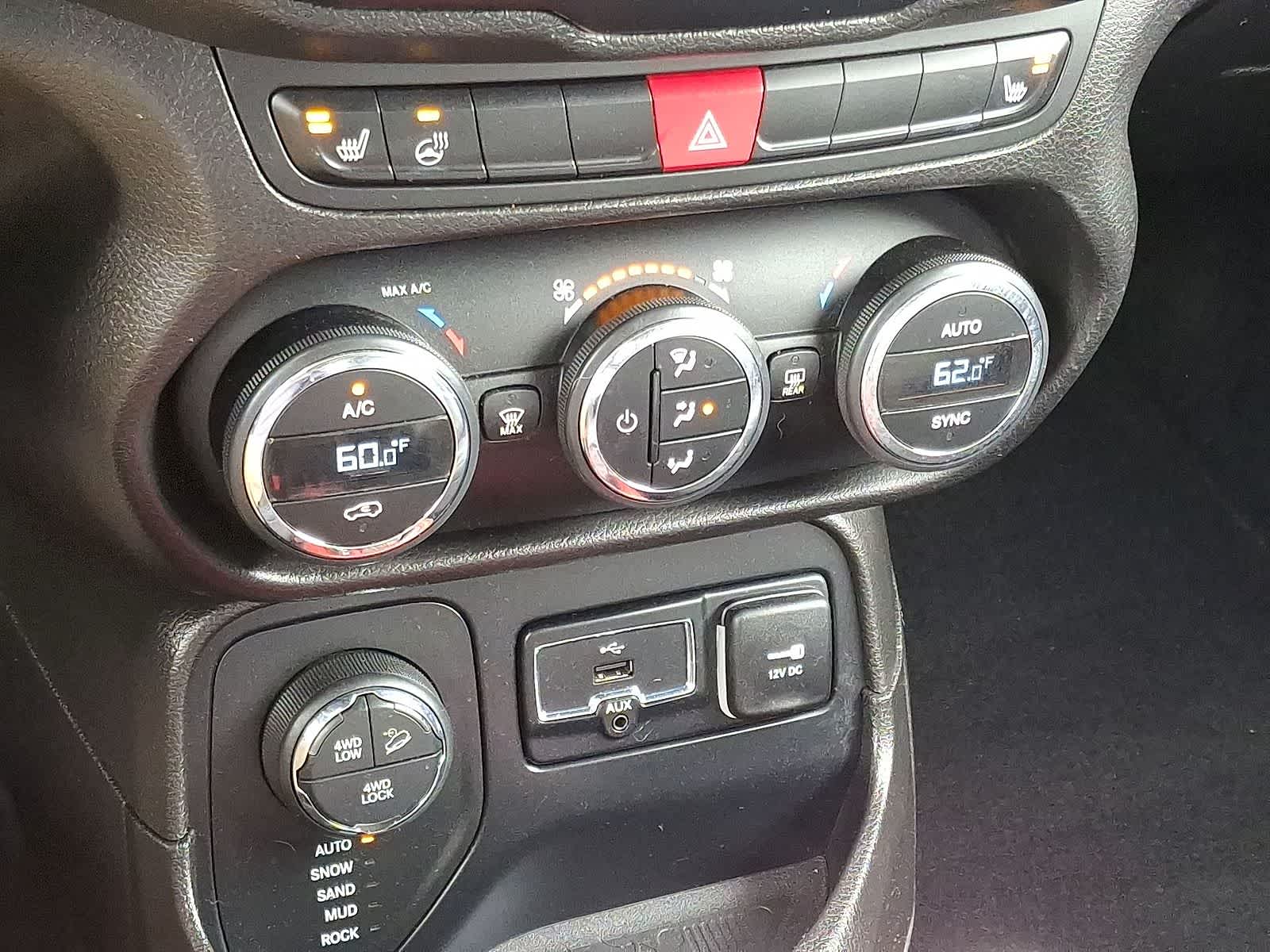 Thumbnail: 2016 Jeep Renegade - 24