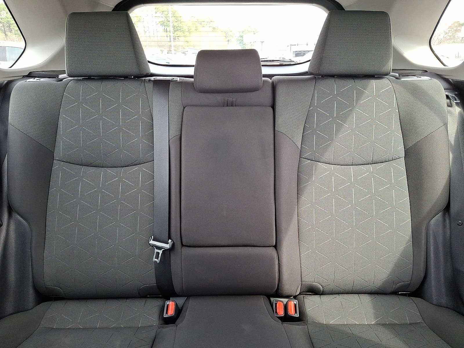 Thumbnail: 2022 Toyota RAV4 - 14