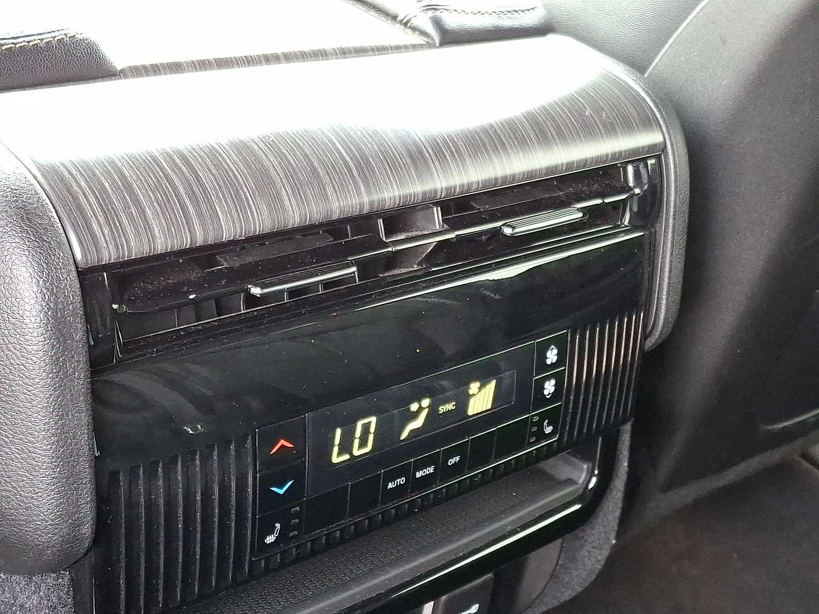 Thumbnail: 2024 Jeep Wagoneer - 26