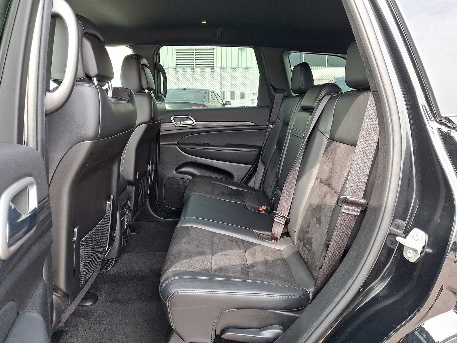 Thumbnail: 2022 Jeep Grand Cherokee - 30