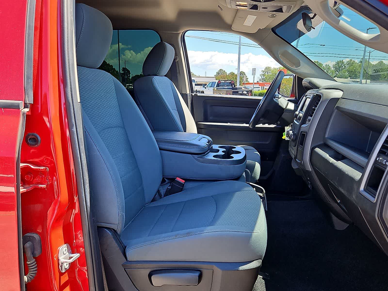 Thumbnail: 2019 RAM 1500 Classic - 31