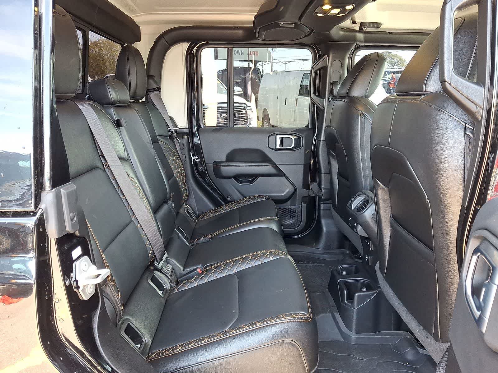 Thumbnail: 2023 Jeep Gladiator - 32