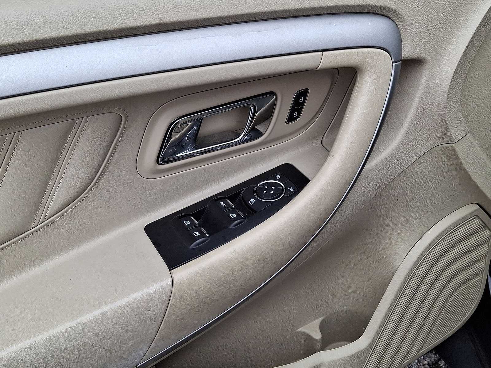 Thumbnail: 2018 Ford Taurus - 27