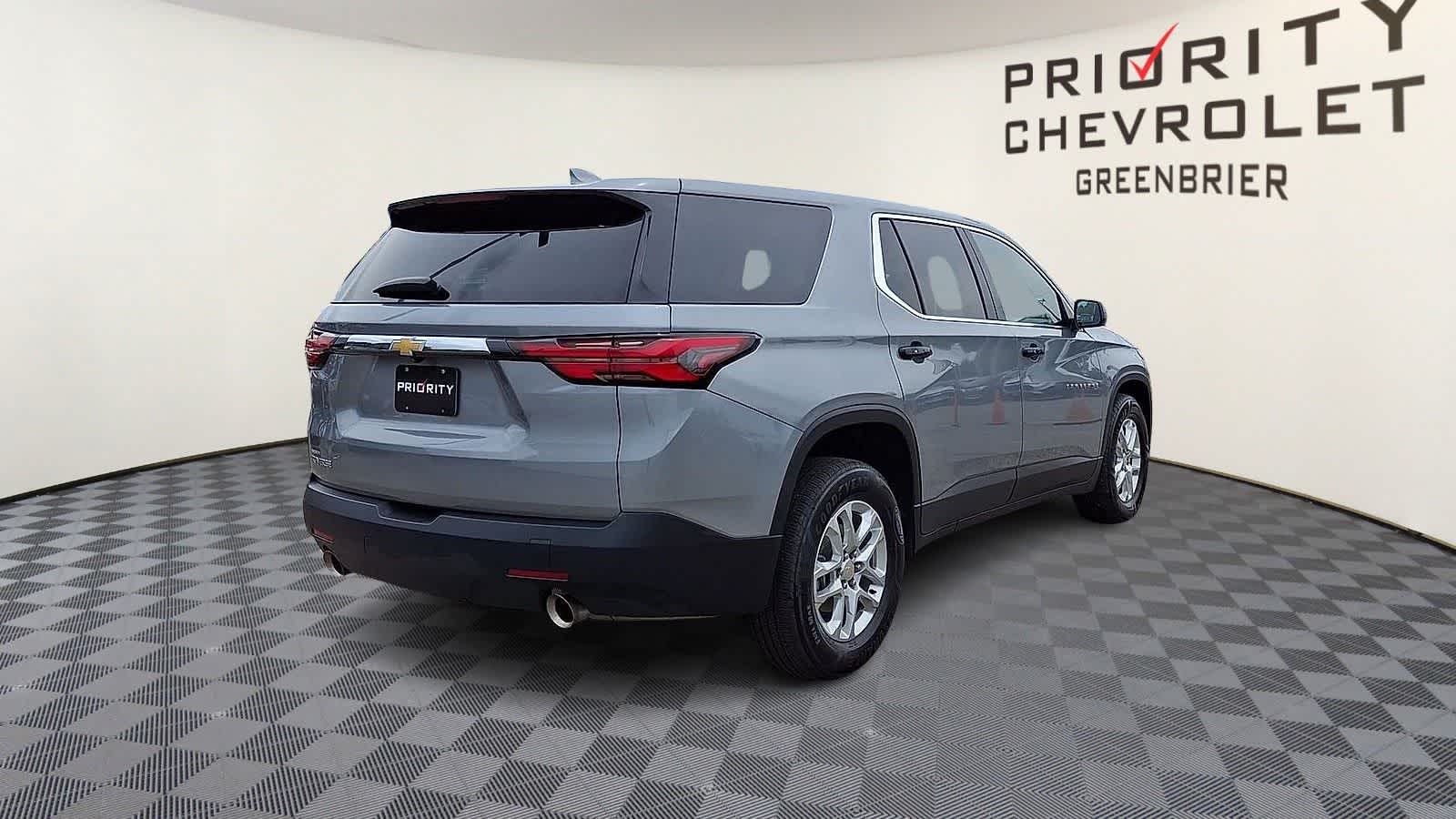 Thumbnail: 2023 Chevrolet Traverse - 8