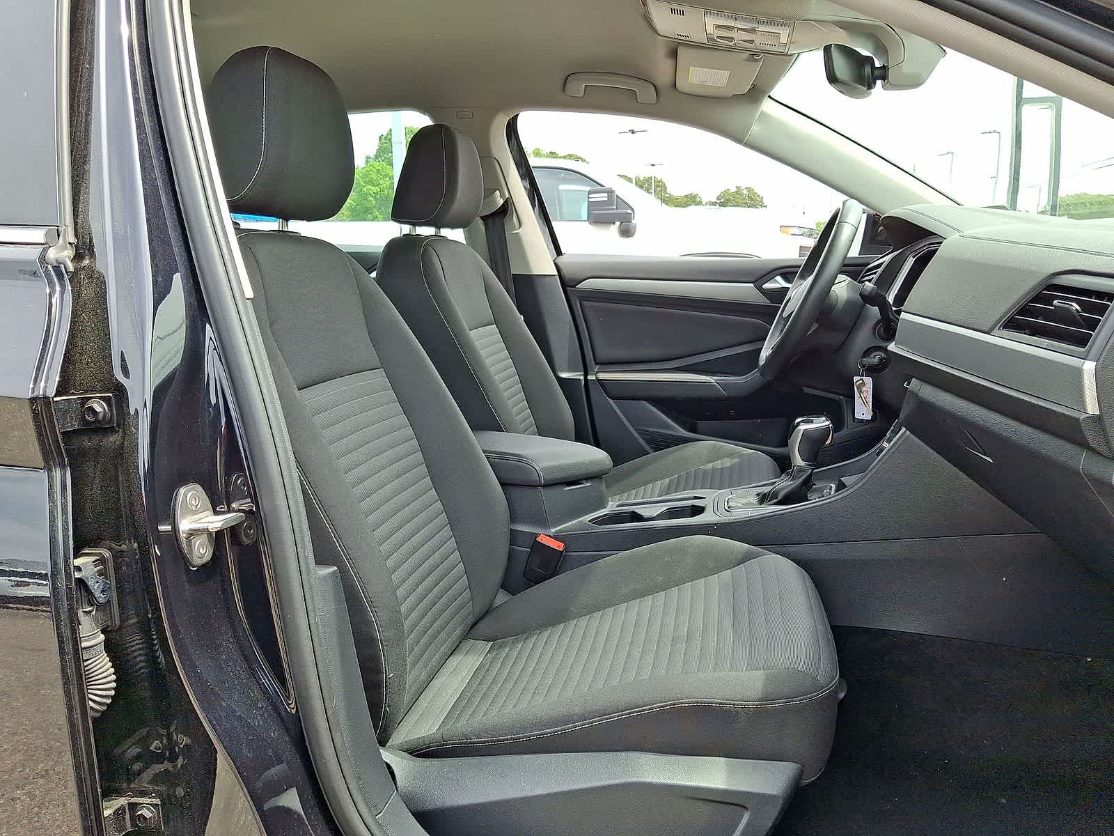 Thumbnail: 2024 Volkswagen Jetta - 30