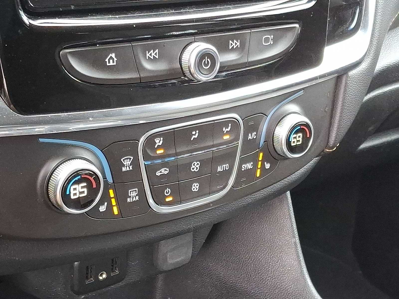 Thumbnail: 2018 Chevrolet Traverse - 24