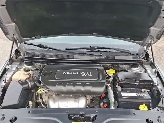 Thumbnail: 2016 Chrysler 200 - 33