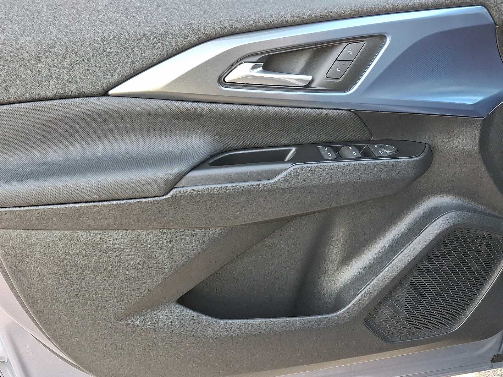 Thumbnail: 2025 Chevrolet Equinox - 8