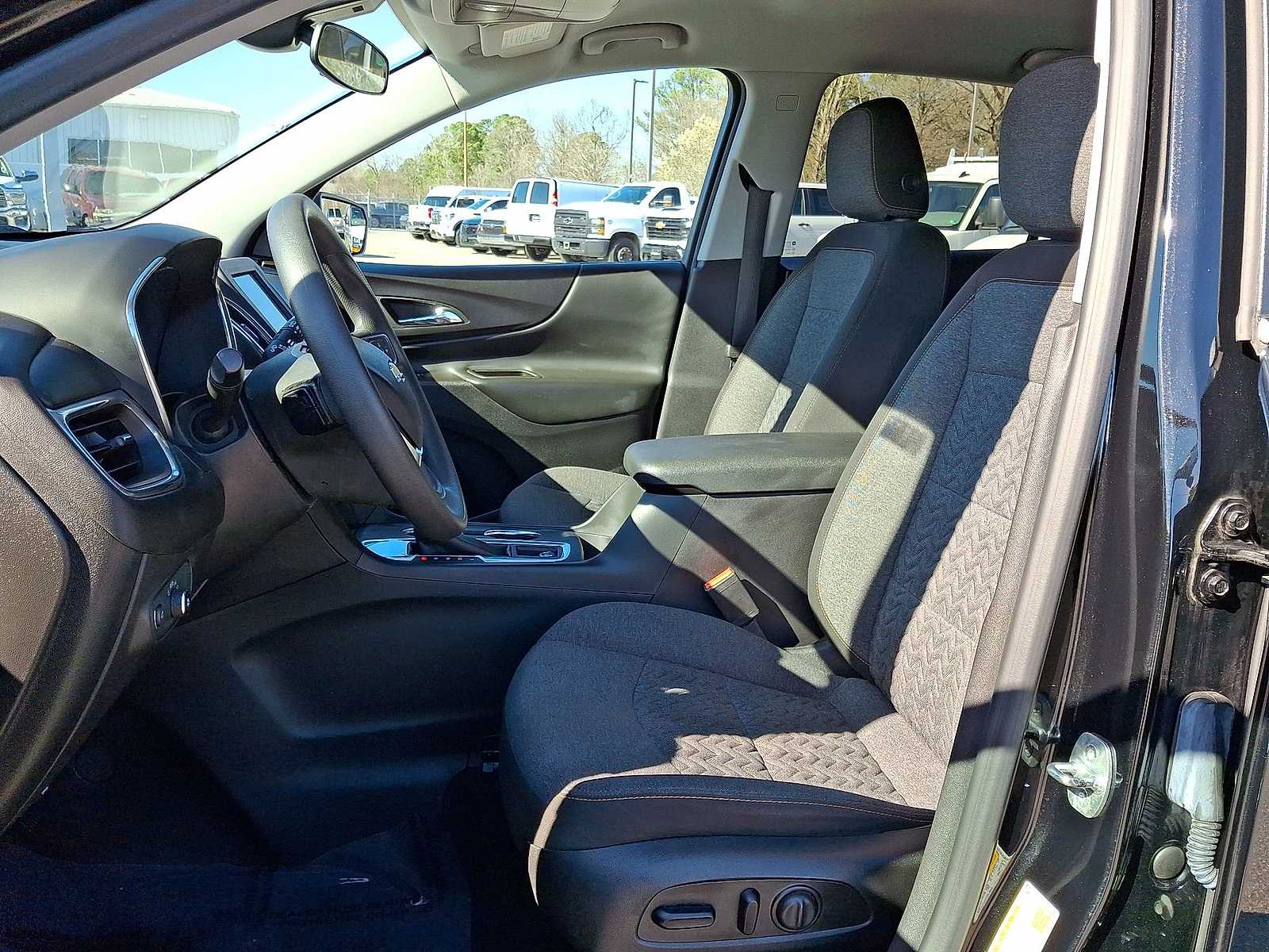 Thumbnail: 2023 Chevrolet Equinox - 24