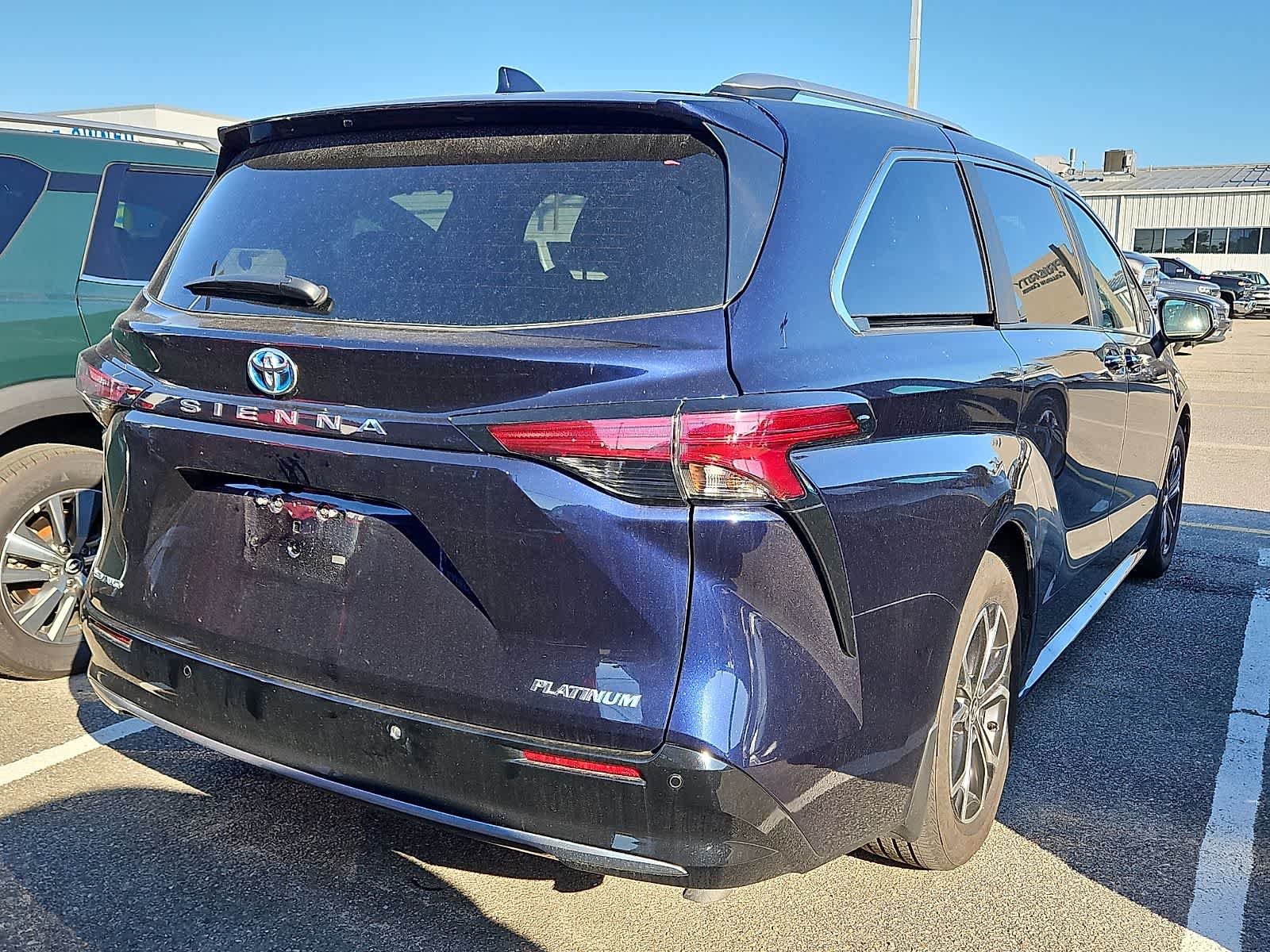 Thumbnail: 2025 Toyota Sienna - 3