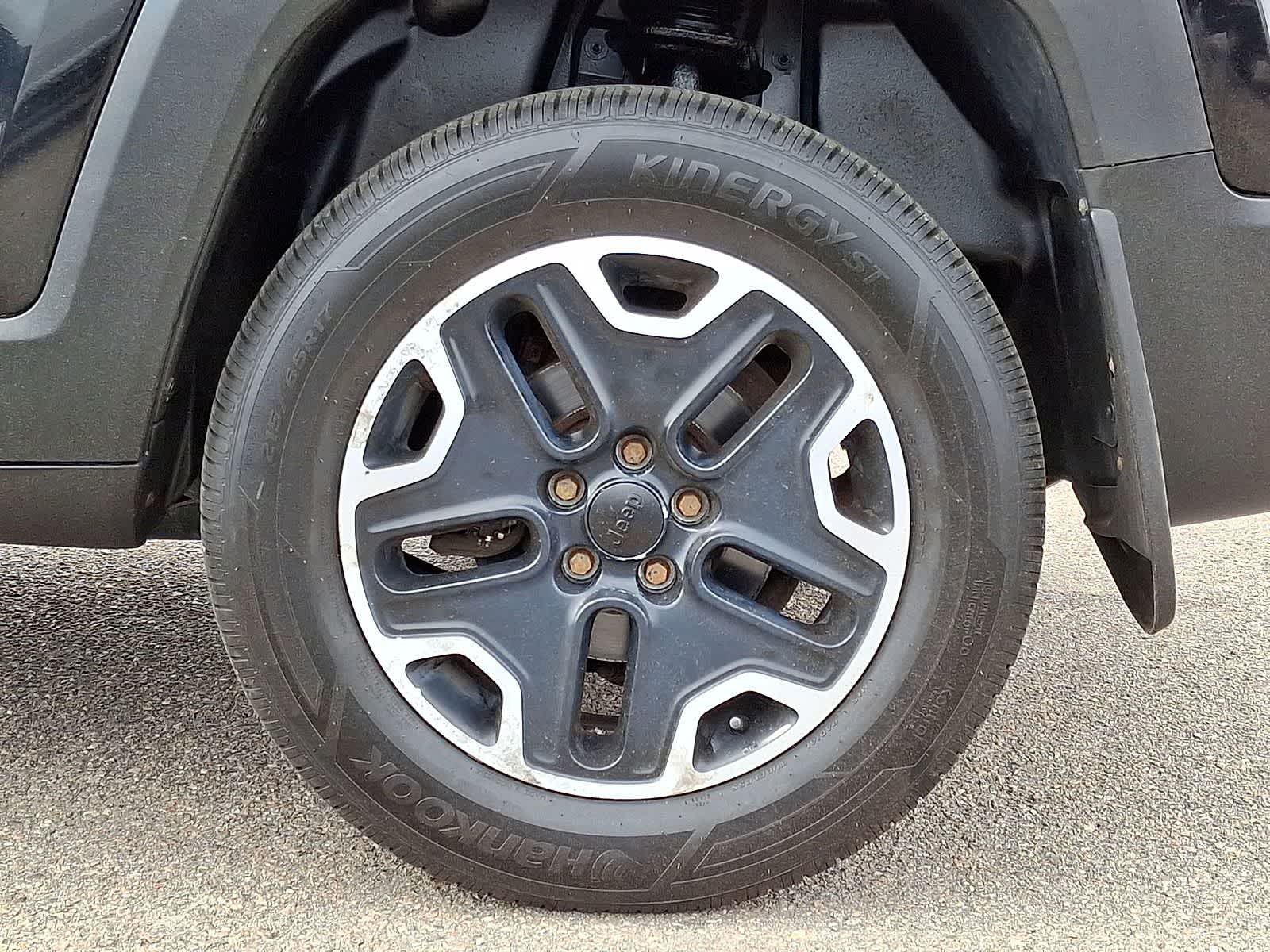 Thumbnail: 2016 Jeep Renegade - 37