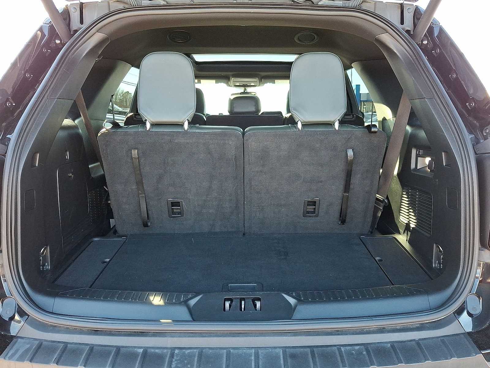 Thumbnail: 2022 Ford Explorer - 32