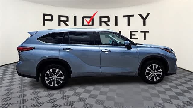 Thumbnail: 2021 Toyota Highlander - 9