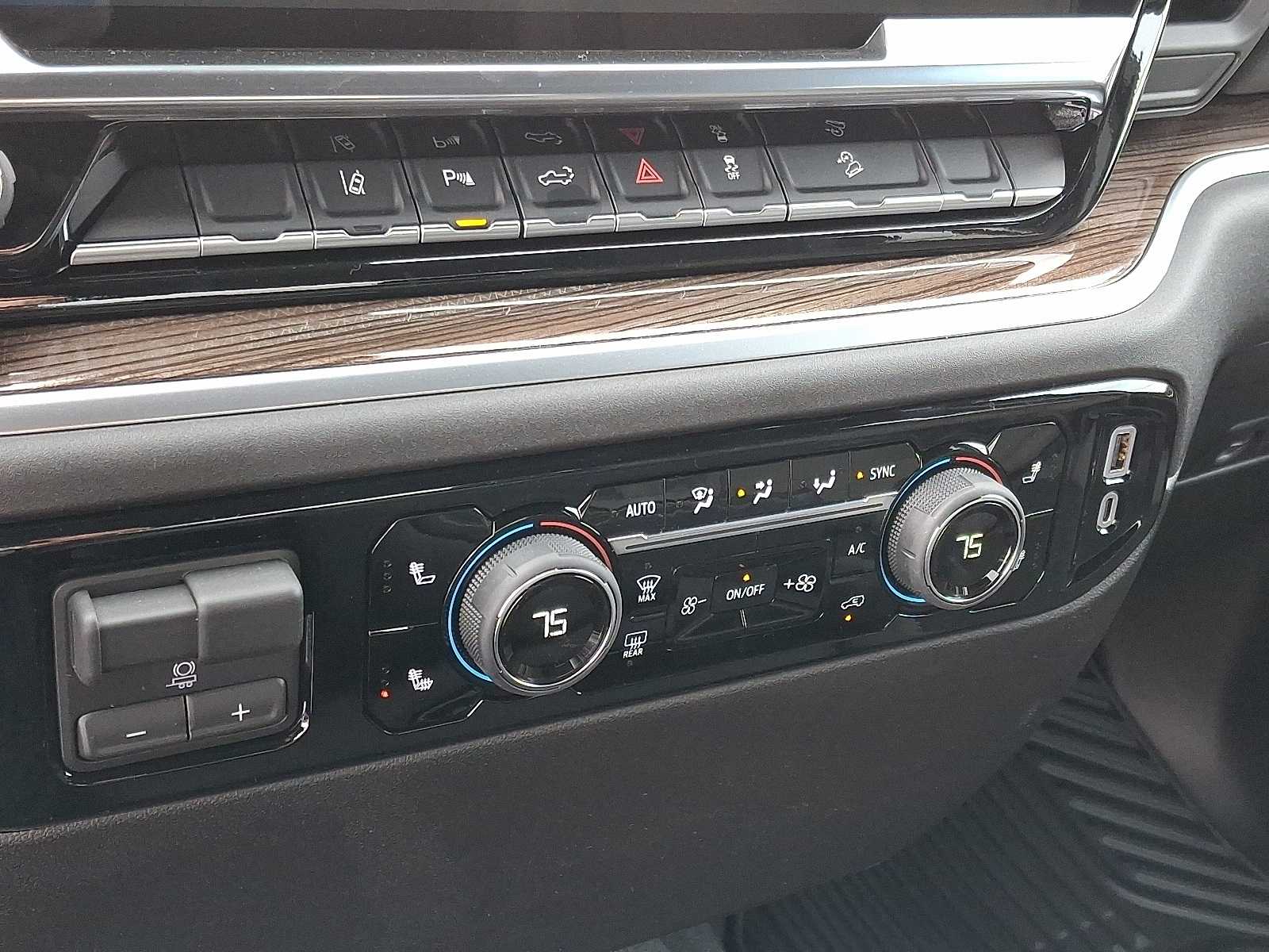 Thumbnail: 2026 Chevrolet Silverado 2500 - 13