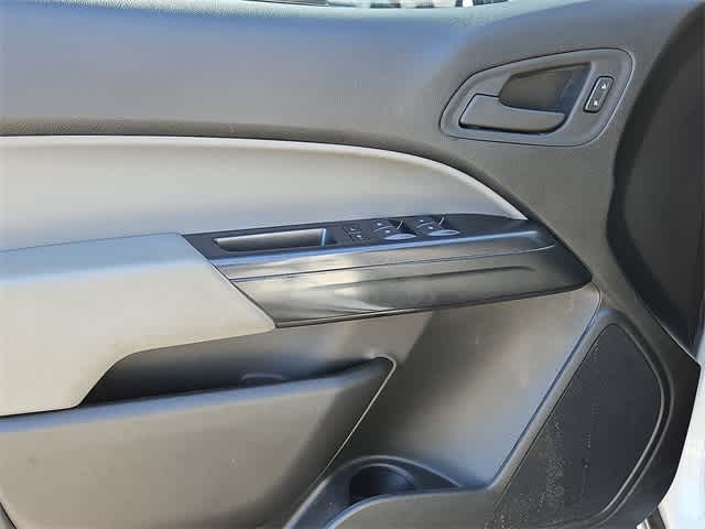 Thumbnail: 2022 Chevrolet Colorado - 25