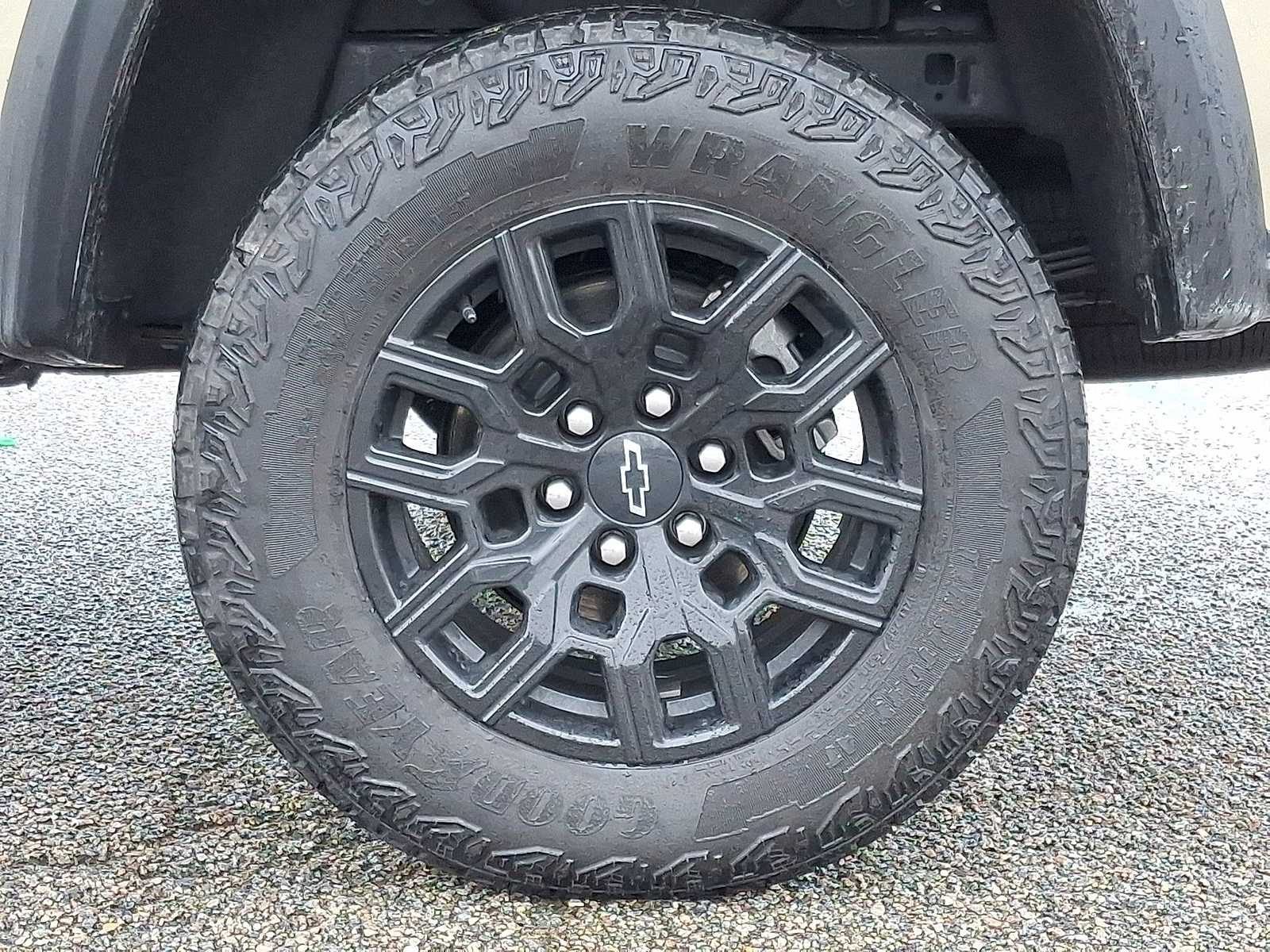 Thumbnail: 2024 Chevrolet Colorado - 37