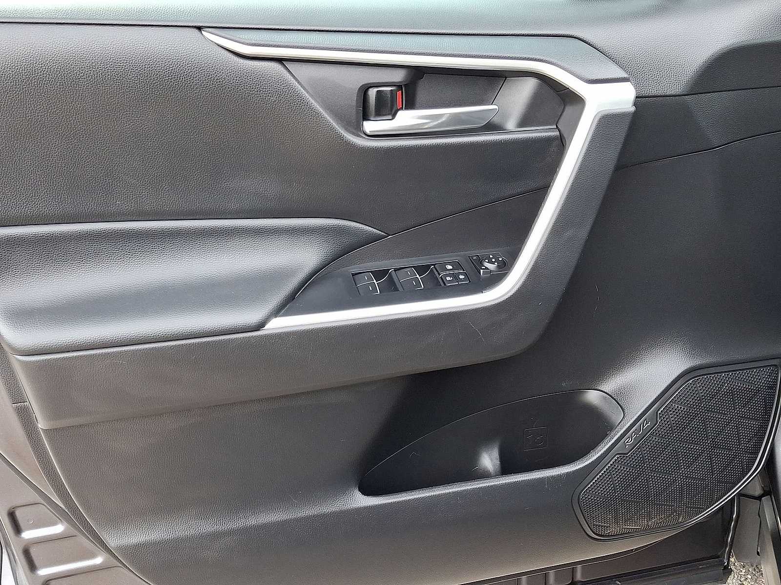 Thumbnail: 2022 Toyota RAV4 - 27