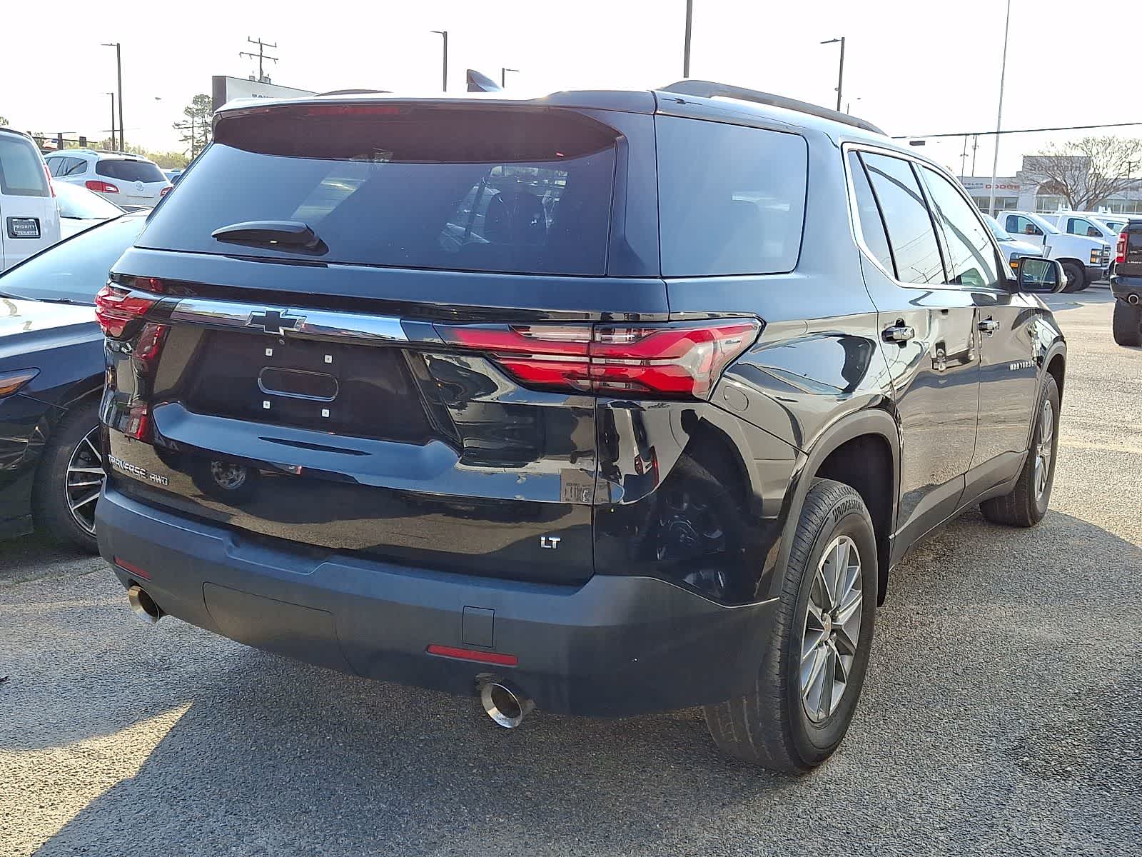 Thumbnail: 2023 Chevrolet Traverse - 3