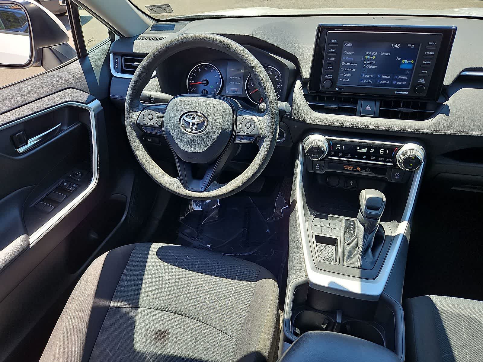 Thumbnail: 2022 Toyota RAV4 - 10