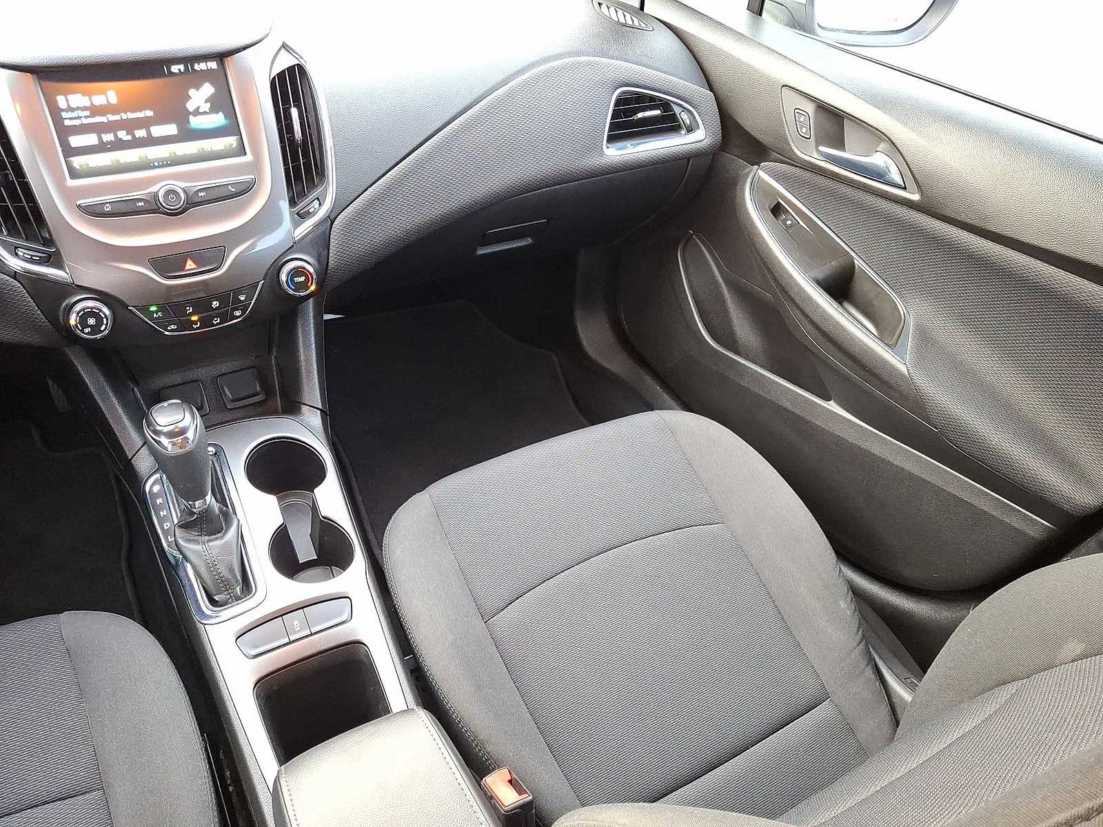 Thumbnail: 2017 Chevrolet Cruze - 12