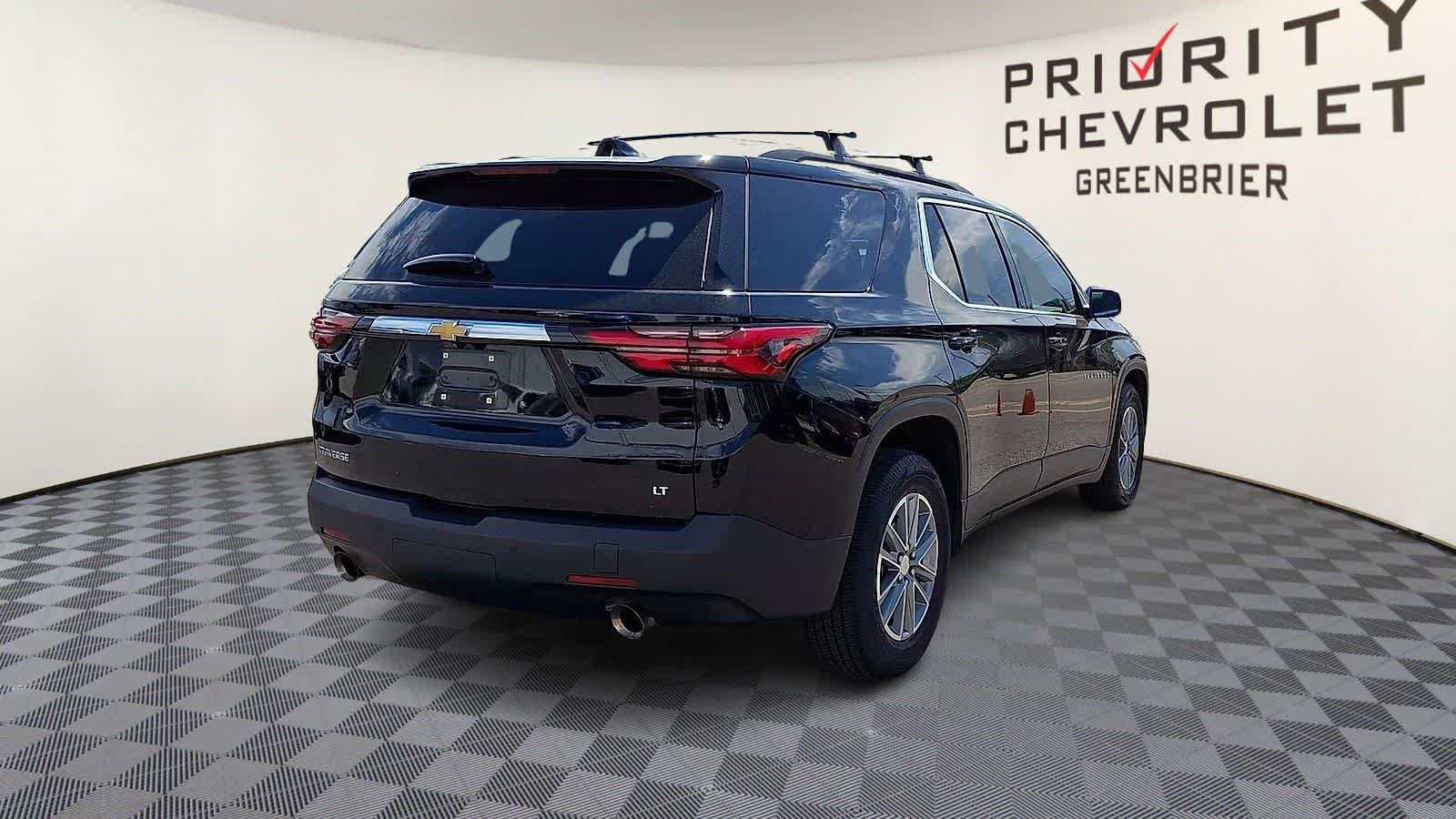 Thumbnail: 2023 Chevrolet Traverse - 8