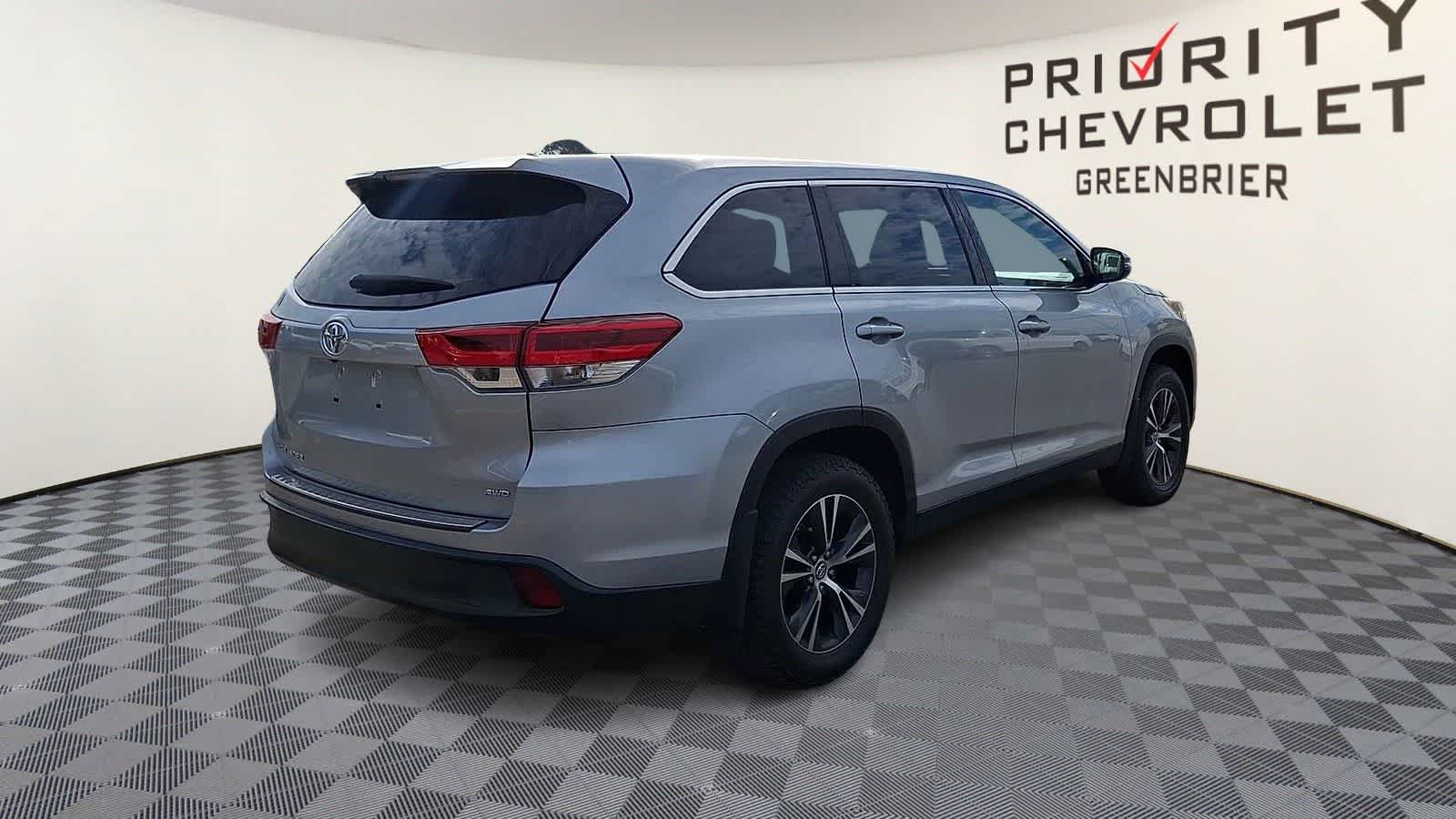 Thumbnail: 2019 Toyota Highlander - 8