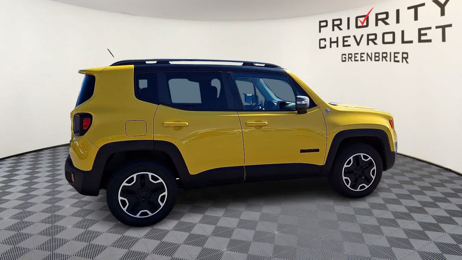 Thumbnail: 2015 Jeep Renegade - 9