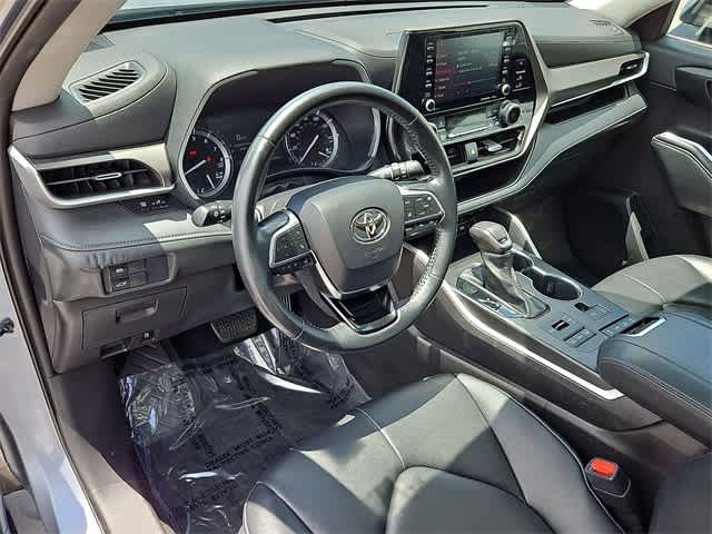 Thumbnail: 2021 Toyota Highlander - 16